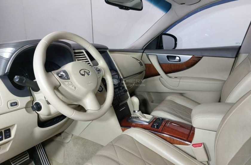 Infiniti QX70