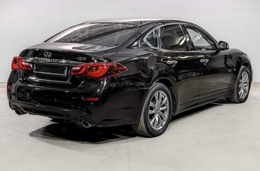Infiniti Q70